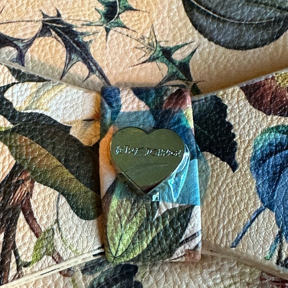 NWOT Betsey Johnson Crossbody Bag - Picture 3 of 11